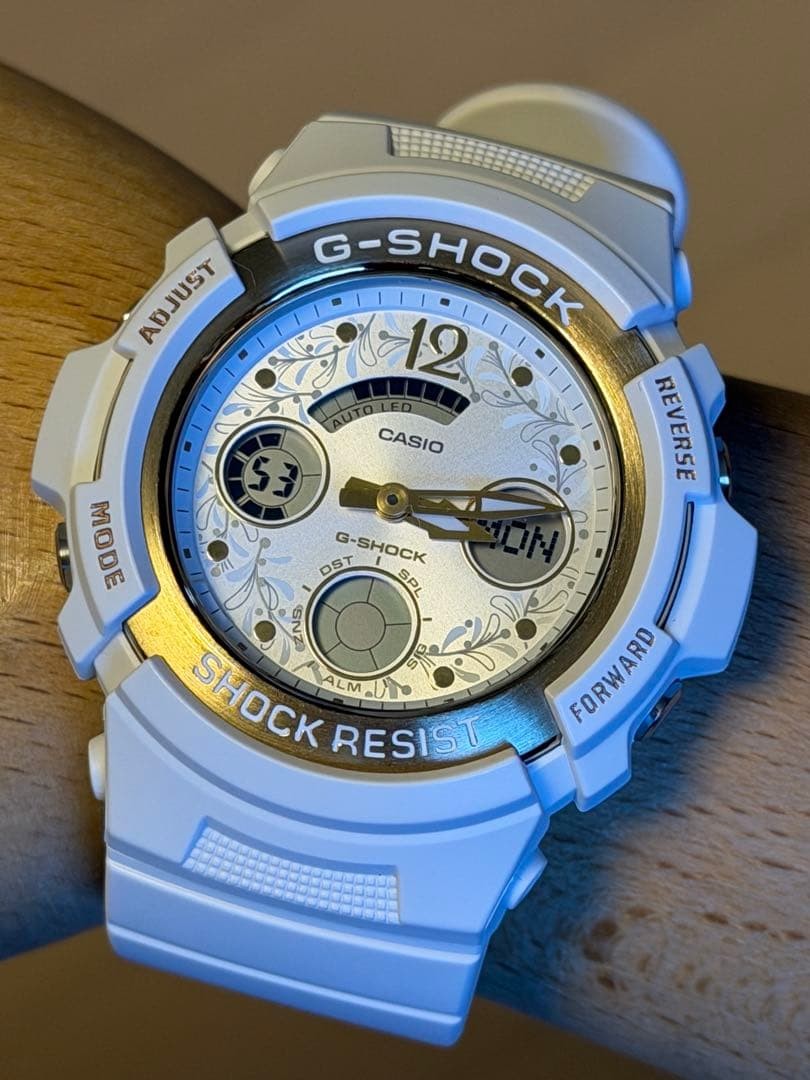 G-SHOCK Lover's Collection 2019 White Gold Digital-Analog Watch White #QYBD7L