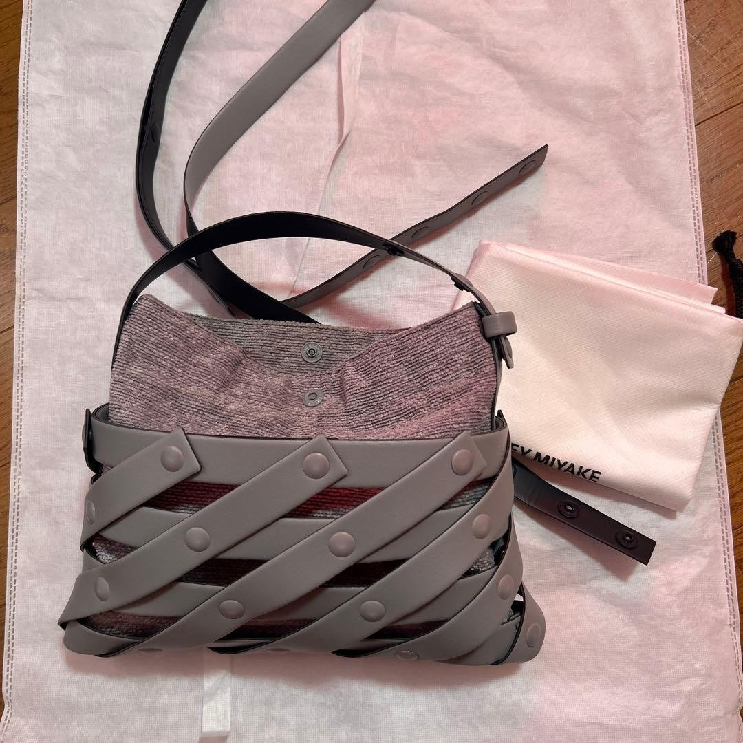 ISSEY MIYAKE Shoulder Bag, Gray #QYI84S