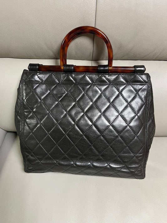 CHANEL quilted handbag #QY9O6N