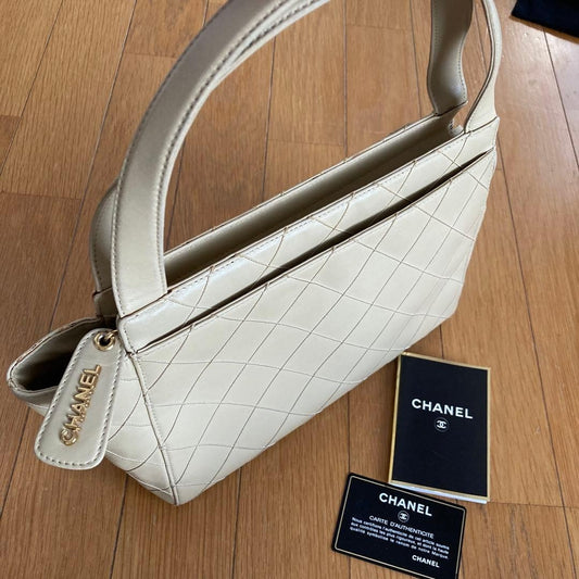 CHANEL Beige Quilted Leather Vintage Handbag 30yr Old #QYFH9T