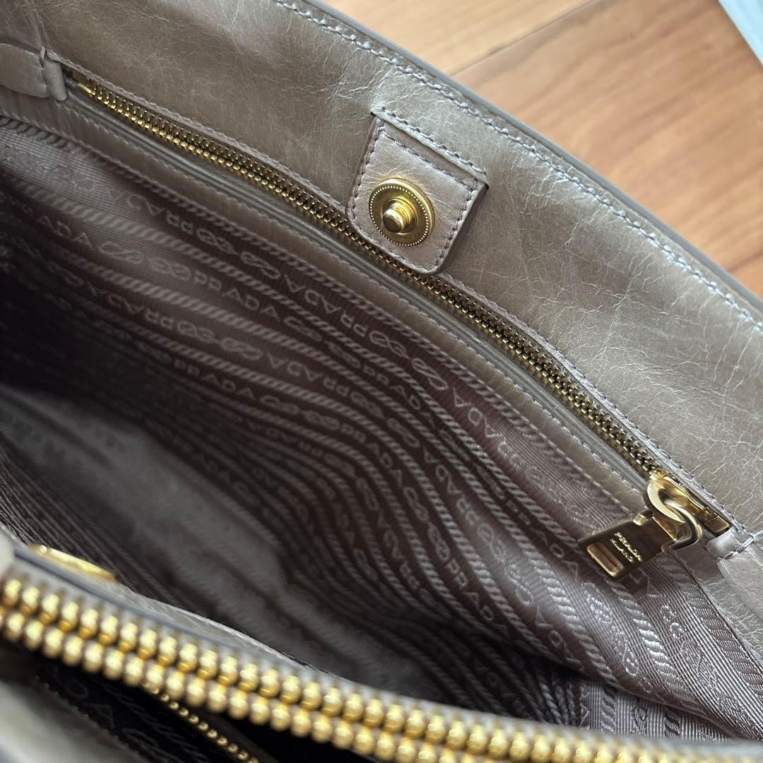 PRADA Beige Leather Handbag #QYK739