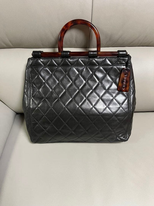 CHANEL quilted handbag #QY9O6N