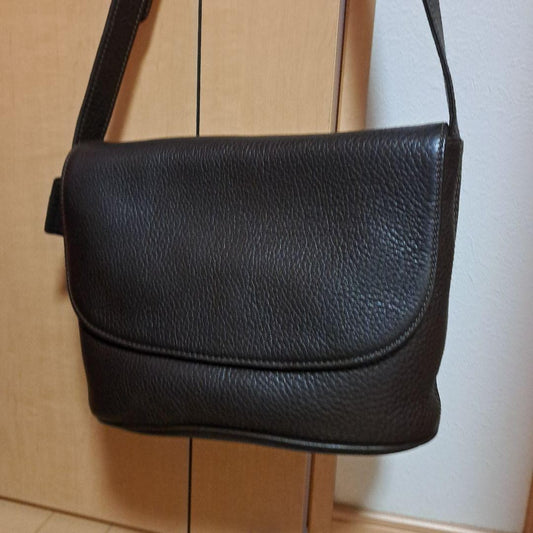 Classic COACH shoulder bag, unisex, made of grained leather. #QYI12P