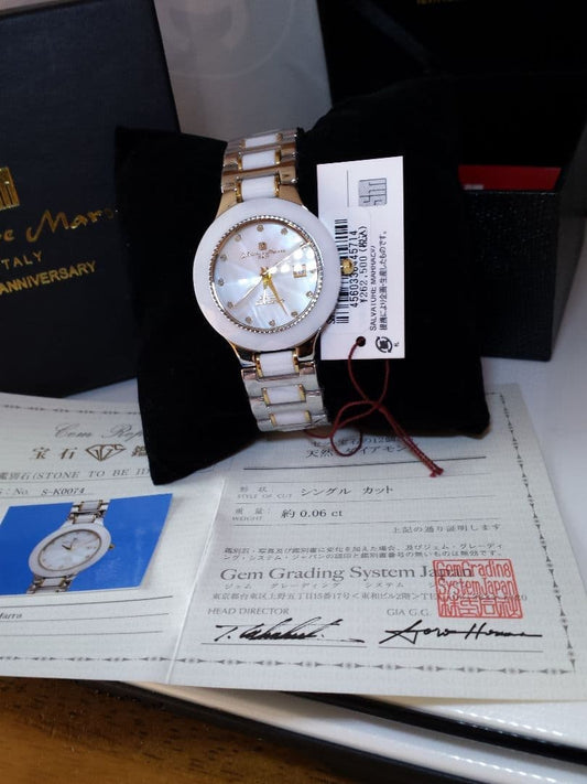 Highly impressive white shell and 12 diamonds included. #QY7QKE