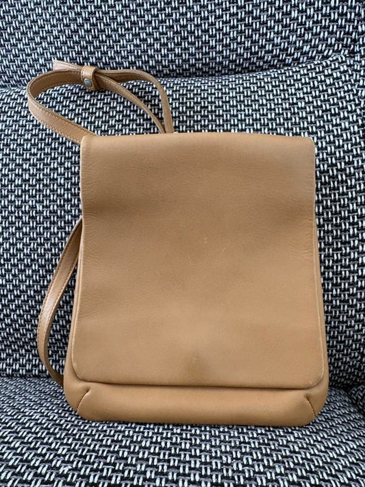 Beige shoulder bag with brand tag #QY12Z8