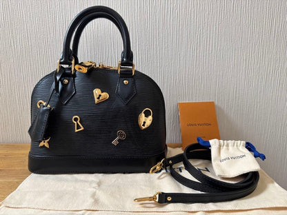 LOUIS VUITTON Love Lock #PCETUU