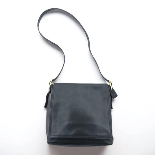 COACH Classic Old Coach Shoulder Bag, Glovetanned Leather, Black #QY1IO0