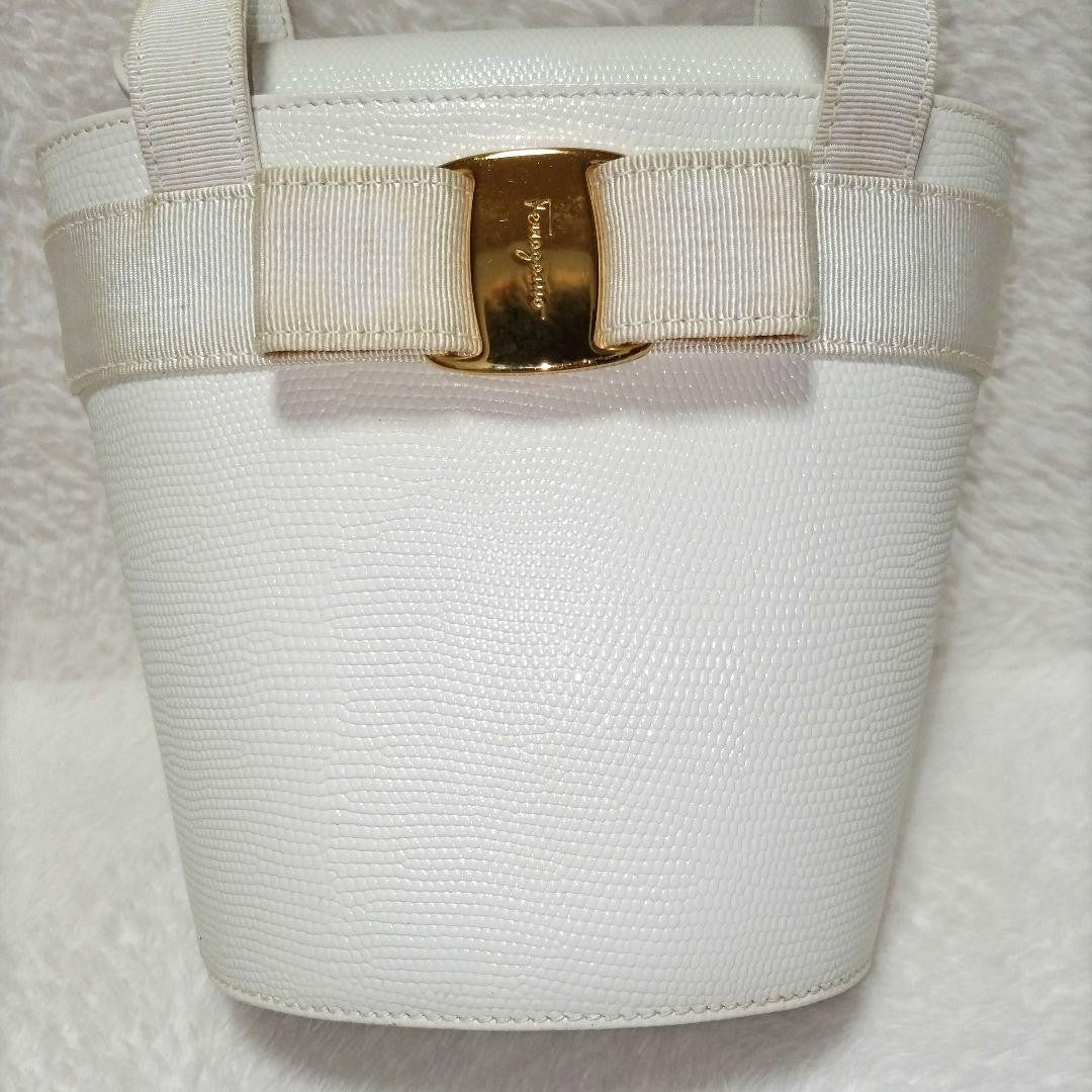 FERRAGAMO Ferragamo Vara Ribbon Gold Hardware Grained Leather Bucket #QY7I77