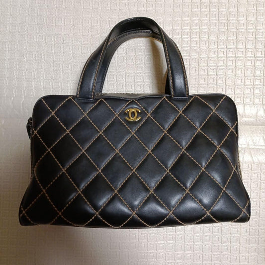 CHANEL Black Quilted Handbag #QY0NWX