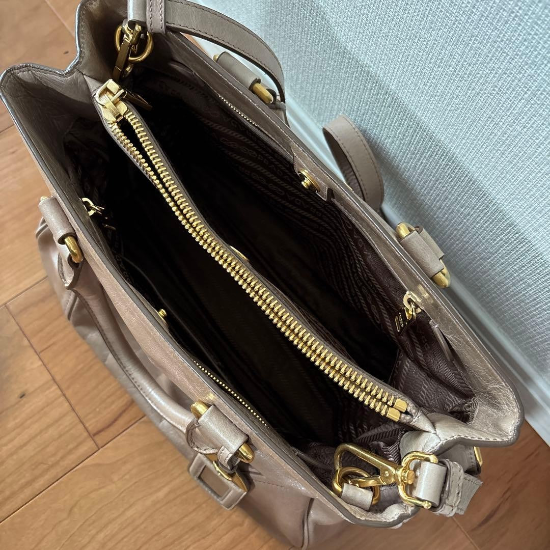 PRADA Beige Leather Handbag #QYK739