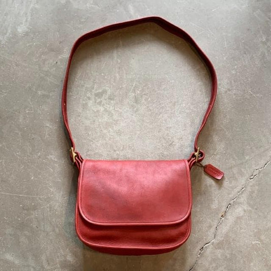 23cm x 30cm Old Coach Leather Shoulder Bag, Red, Classic Pre-Owned Clothing #QY5LCE