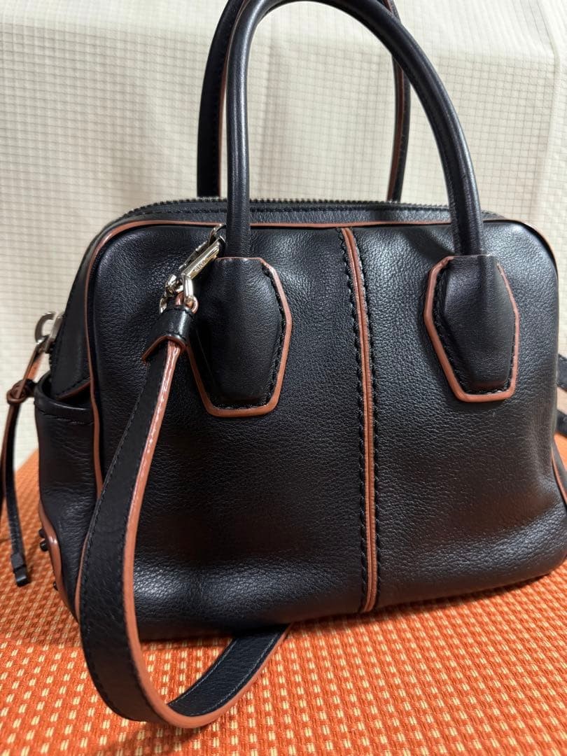 TOD'S Black Leather Handbag Stitch Lines Removable Strap 2-Way #QYD4MV