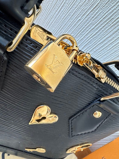 LOUIS VUITTON Love Lock #PCETUU