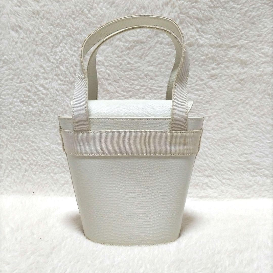 FERRAGAMO Ferragamo Vara Ribbon Gold Hardware Grained Leather Bucket #QY7I77