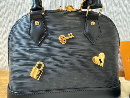 LOUIS VUITTON Love Lock #PCETUU
