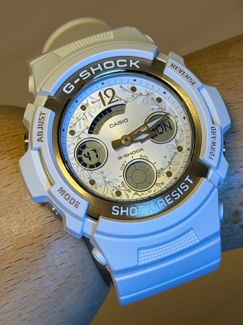 G-SHOCK Lover's Collection 2019 White Gold Digital-Analog Watch White #QYBD7L