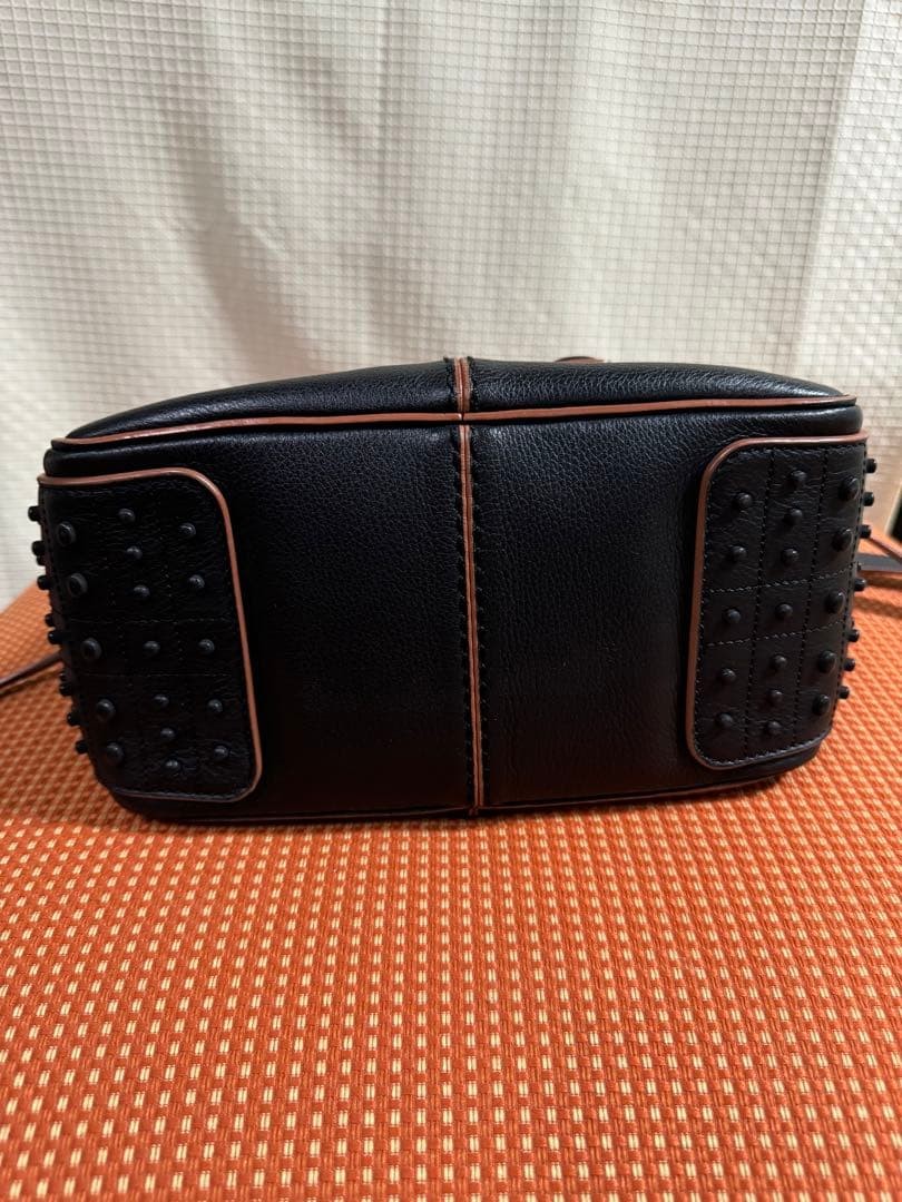 TOD'S Black Leather Handbag Stitch Lines Removable Strap 2-Way #QYD4MV