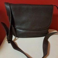 Classic COACH shoulder bag, unisex, made of grained leather. #QYI12P