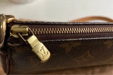 LOUIS VUITTON Pochette Accessoires Monogram Clutch Shoulder Bag Official #QY3OGK
