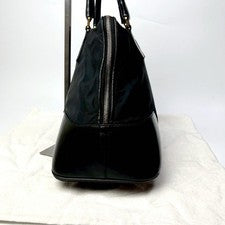In recent years, Prada triangular logo handbags have been available in n #QY42UF