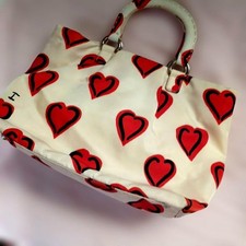 PRADA heart-patterned handbag with ribbon and shoulder strap. #QY4BCC