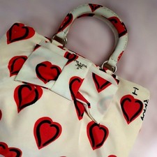 PRADA heart-patterned handbag with ribbon and shoulder strap. #QY4BCC