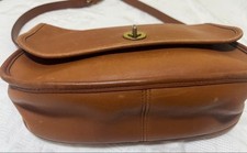 Old Coach leather shoulder bag, turnlock, made in the USA. #QY5L9X