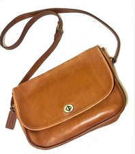 Old Coach leather shoulder bag, turnlock, made in the USA. #QY5L9X