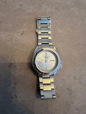 LEX is wearing a Seiko 5 Sports Gucci Maze collaboration model. #QY8DD7