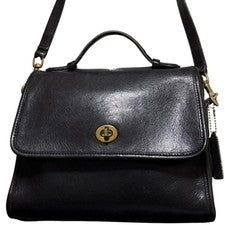 Old Coach 2-way leather shoulder bag, black, with turn-lock closure. #QYJANO