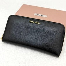 Beautiful item ⭐️ Miu Miu miu miu round zipper long wallet black black