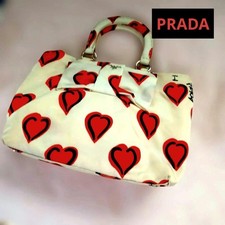PRADA heart-patterned handbag with ribbon and shoulder strap. #QY4BCC