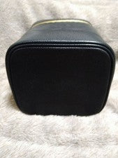 Classic CHANEL vanity bag, caviar leather. #QY4ZF0