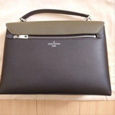 LOUIS VUITTON My LockMe Black Leather Handbag #QY4QUR