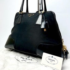 In recent years, Prada triangular logo handbags have been available in n #QY42UF