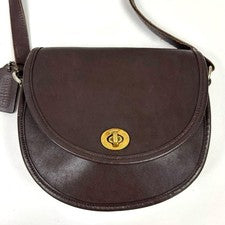 Old Coach shoulder bag, turnlock closure, dark brown. #QY7IRK