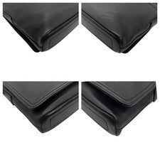 Classic Coach shoulder bag, black glovetanned leather. #QYEL2Y