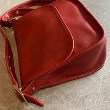 23cm x 30cm Old Coach Leather Shoulder Bag, Red, Classic Pre-Owned Clothing #QY5LCE