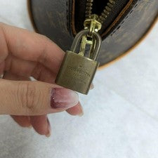 Louis Vuitton Ellipse Monogram Handbag #QY86MV