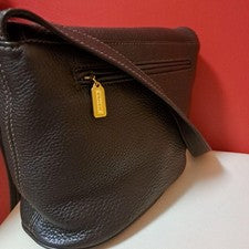 Classic COACH shoulder bag, unisex, made of grained leather. #QYI12P