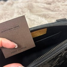 LOUIS VUITTON Black Handbag #QYAZ2Z