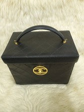 CHANEL Black Quilted Handbag Leather #QY5U8D