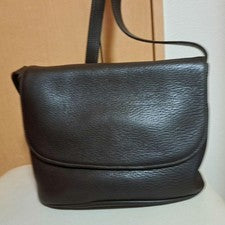 Classic COACH shoulder bag, unisex, made of grained leather. #QYI12P