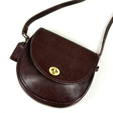 Old Coach shoulder bag, turnlock closure, dark brown. #QY7IRK