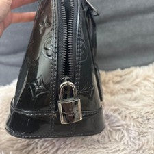 LOUIS VUITTON Black Handbag #QYAZ2Z