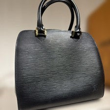 Louis Vuitton Epi Handbag, Black #QY61DM