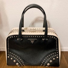 PRADA Available in PRADA line, cowhide and sheepskin. #QY74X6