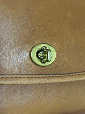 Old Coach leather shoulder bag, turnlock, made in the USA. #QY5L9X