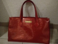 LOUIS VUITTON Vernis Red Handbag #QYL241