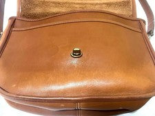 Old Coach leather shoulder bag, turnlock, made in the USA. #QY5L9X